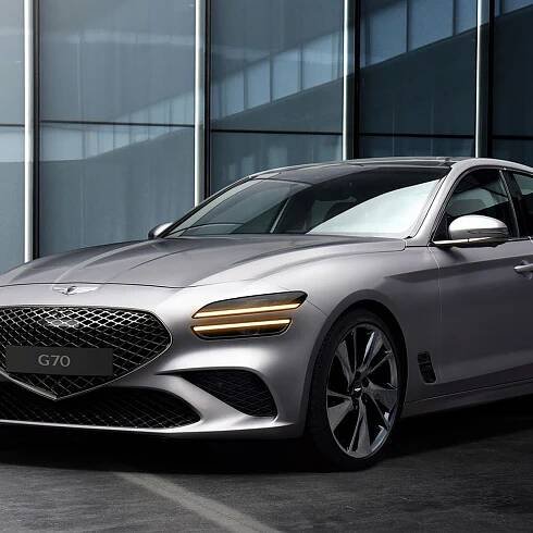 Genesis G70 má za sebou facelift. Také korejský konkurent BMW 3 má rozdělená světla