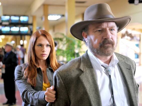 Mentalista - Rudí koně - Z filmu - Amanda Righetti, Jim Beaver