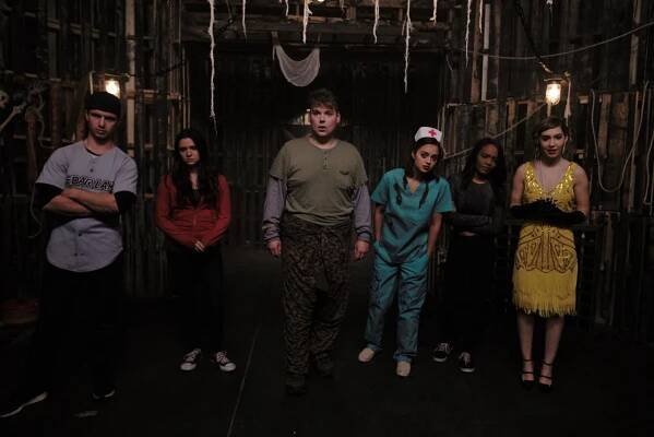 Will Brittain, Katie Stevens, Andrew Caldwell, Shazi Raja, Lauryn Alisa McClain - Halloweenský lov - Z filmu