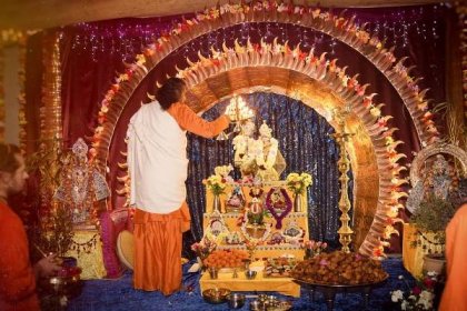 Swami Vishwananda podczas duchowego festiwalu