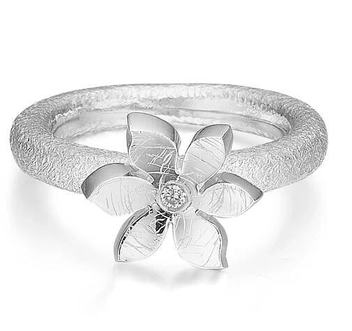 White gold with medium borage