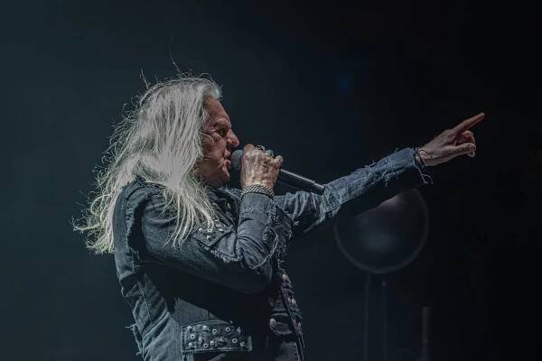 FOTOREPORT: V Praze se setkaly legendy. V O2 areně vystoupili Judas Priest, Saxon a Uriah Heep