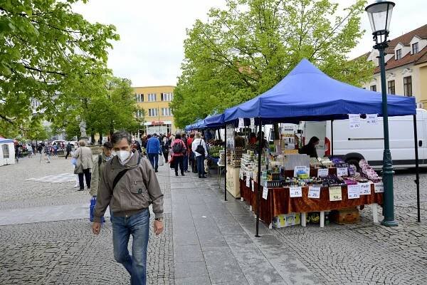 OBRAZEM: Trhy v Berouně oživily Husovo náměstí