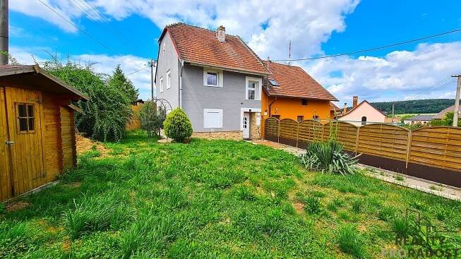 Prodej RD 2+1 Vyškov - Rychtářov se zahradou, dvorem a pergolou | Název RK
