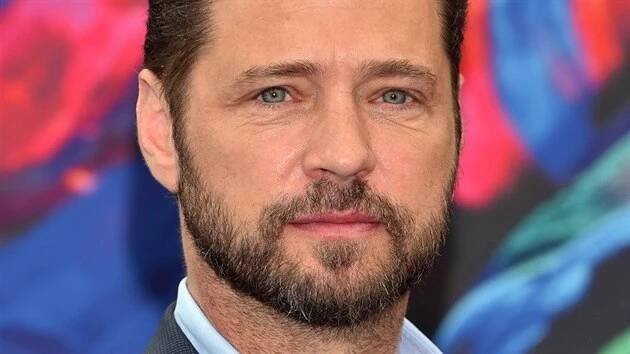 Jason Priestley - kanadský filmový herec i režisér, který je vášnivým automobilovým závodníkem.