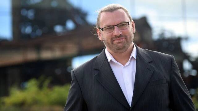 Tři poslanci opouštějí SPD. Vadí jim porušování předpisů i rasisté ve straně