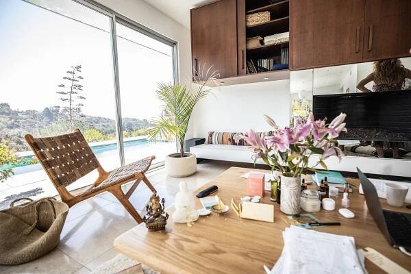 Beauty guru Josie Maran takes us inside her Lake Hollywood home, QVC studio, & life with her husband — The Retaility