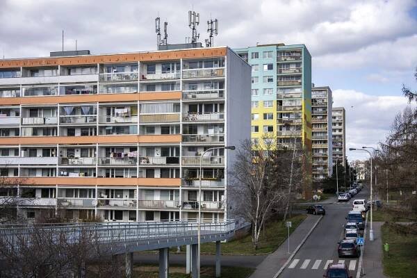V Praze dál rostou ceny bytů i nájmů. Našli jsme, kde se dají sehnat ty nejlevnější