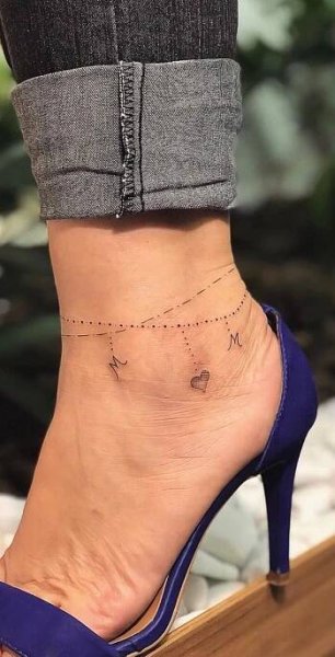 30 Tatuagens Femininas no tornozelo para se inspirar - Fotos e Tatuagens | Ankle tattoos for women, Ankle tattoos for women anklet, Ankle bracelet tattoo