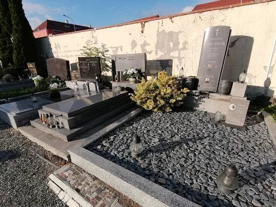 Rozšíření hřbitova ve Slavkově. Nová část má vzniknout na parkovací ploše