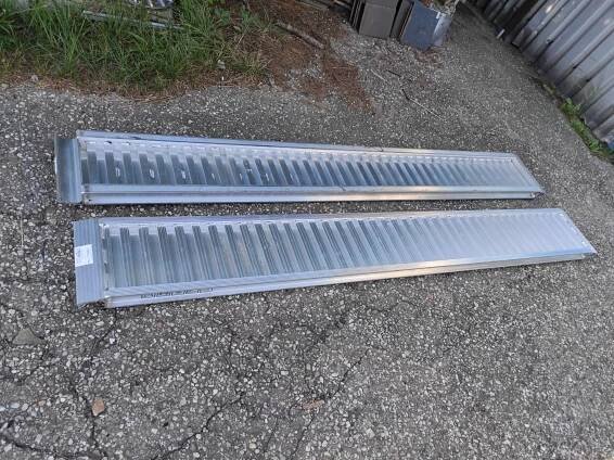 Nájezdy na auto, ocelové i hliníkové, délka až 300 cm