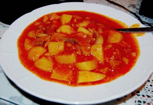 Recept: Jednoduchý a mňamkový bramborový gulášek
