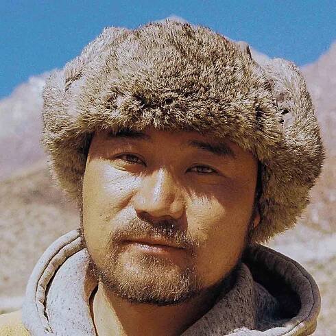 32-year-old Jigmae Gurung is a local apple farmer and hotelier in Upper Mustang. In his village, he is one of the last remaining from his generation, as most young people have left for abroad to find work. 