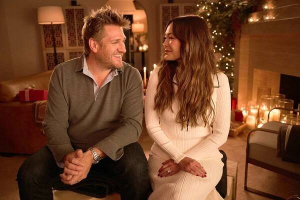 Curtis Stone and Lindsay Price Talk Holiday Hosting and Why They 'Don't Get Invited Anywhere'