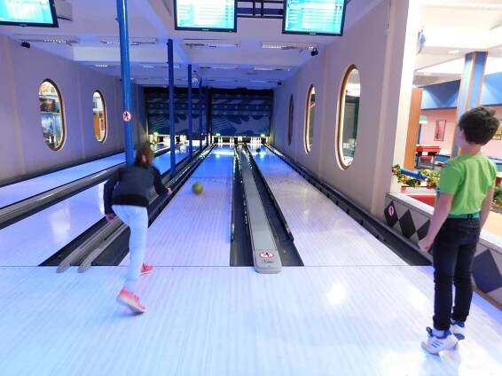 Bowling + Laser game - 4.C | Základní škola Broumovská, Liberec