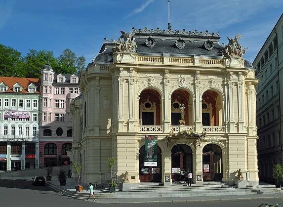 Městské divadlo v Karlových Varech, jako architekt ateliéru Fellner & Helmer (1884–1886)