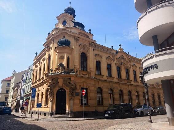 Hradec nabízí dvě památky v historickém centru města. Obě potřebují rekonstrukci