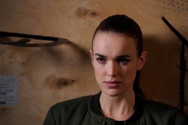 Agenti S.H.I.E.L.D. - Všechny cesty vedou... - Z filmu - Elizabeth Henstridge