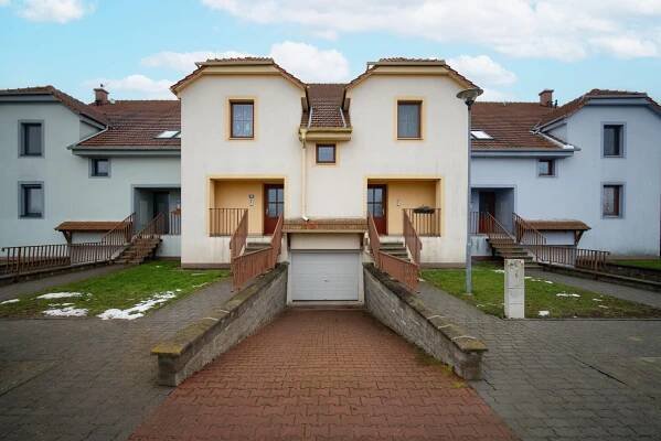 Nabízíme k prodeji pěkný mezonetový byt 3+kk ve Velešovicích - Reality Rajhrad
