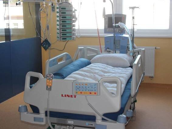 Klatovská nemocnice zavádí poplatky za parkování