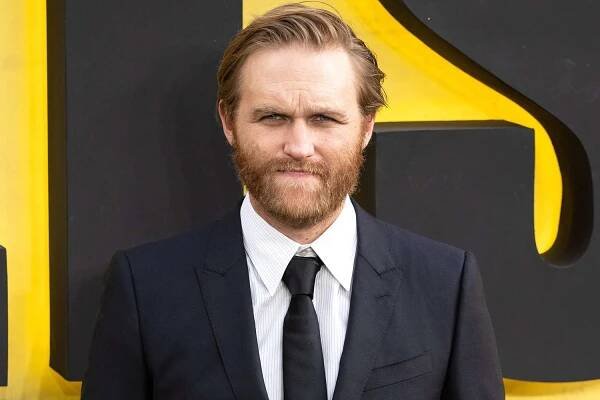 No, that isn't Wyatt Russell at the anti-ICE protests in Los Angeles — 'Not Wyatt Russell' responds