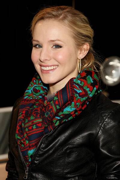 Kristen Bell – Lip, Smile, Neck, Flash photography, Sleev…