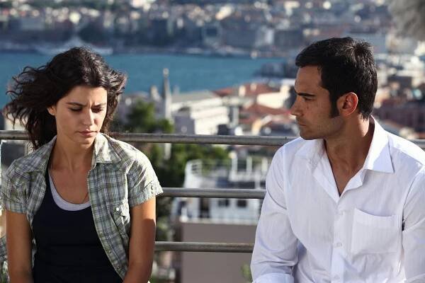 Gecenin Kanatları - Z filmu - Beren Saat, Murat Ünalmış