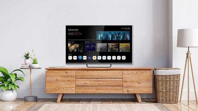 SMART Televizor Sencor SLE 32S840TCSB v obývacím prostoru_05