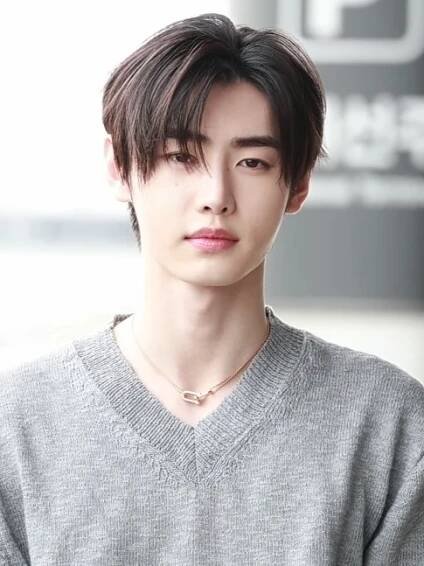 Sunghoon (singer, born 2002) - Wikipedia