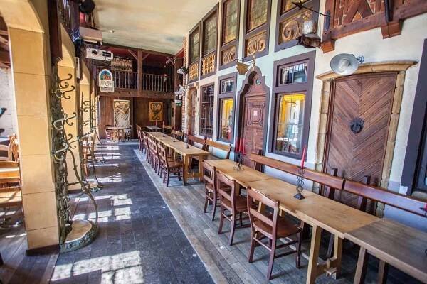 Le Roy d'Espagne - Gallery