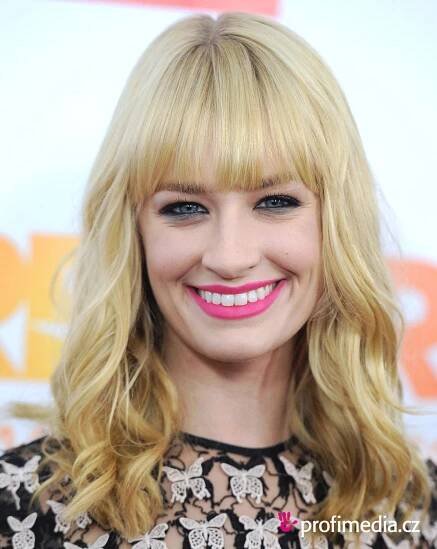 Beth Behrs - celebrity účes - HappyHair