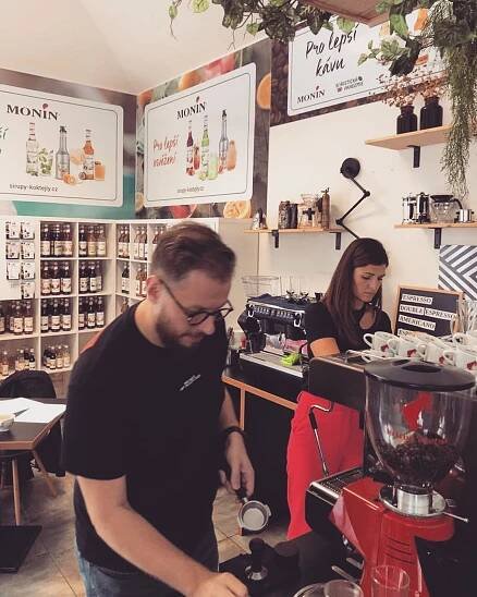 1 𝓭𝓮𝓷𝓷𝓲 𝓫𝓪𝓻𝓲𝓼𝓽𝓪 𝓴𝓾𝓻𝔃 - Barista Academy by BARSTARS.CZ : Baristické kurzy a catering Praha