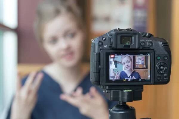 První česká škola youtuberů je na světě. 300 tisíc školné a děti vozí limuzína 1