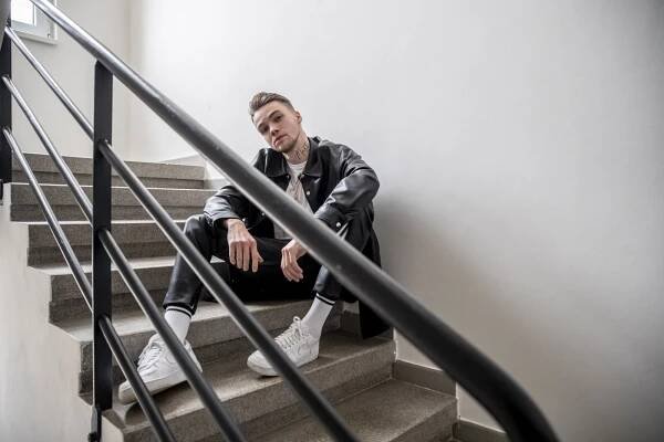 Zpěvák Mikolas Josef: Fanynky někdy reagují dost drsně, píší o sebevraždě