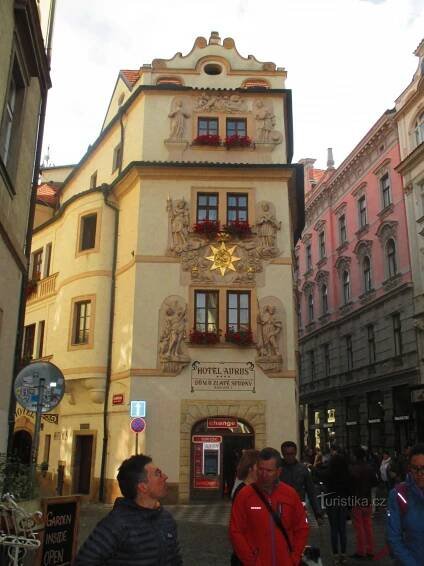 Praha 1 - Dům U Zlaté studně - Dům, budova