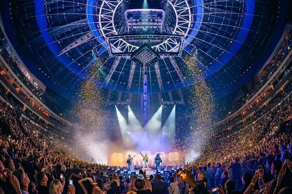 Včerejší hudební show Queen Relived by Queenie rozjásala vyprodanou O2 arenu - Dokonalá žena