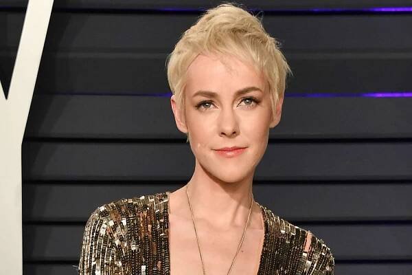 Jena Malone attends the 2019 Vanity Fair Oscar Party hosted by Radhika Jones at Wallis Annenberg Center for the Performing Arts on February 24, 2019