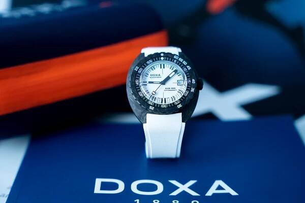 Doxa SUB 300 Carbon Whitepearl 822.70.011.23 | Hodinky Koscom