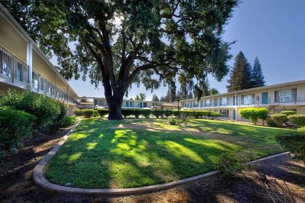 Fair Oaks Apartments | WARREN PROPERTIES