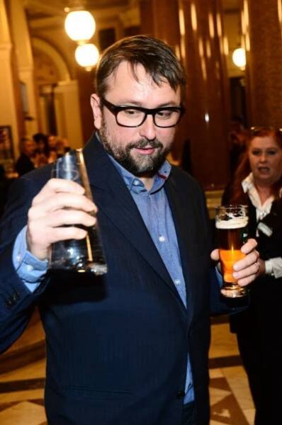 V jámě lvové: Polívka po roce baletil na schodech, dívky se skutálely