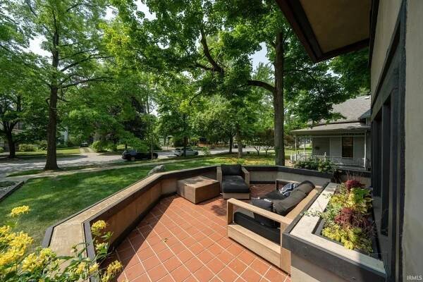 Frank Lloyd Wright’s K.c. Derhodes House Listed For Sale For $1.17M With Preservation Easement 21
