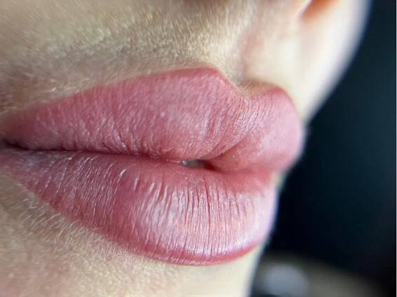 Permanentní make-up: oční linky, obočí pudrovou metodou i výplň rtů