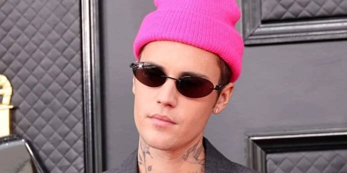 Justin Bieber čelí obvinění, že je členem sekty.