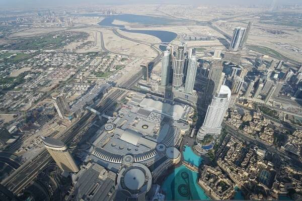 Výhled a stín Burj Khalifa