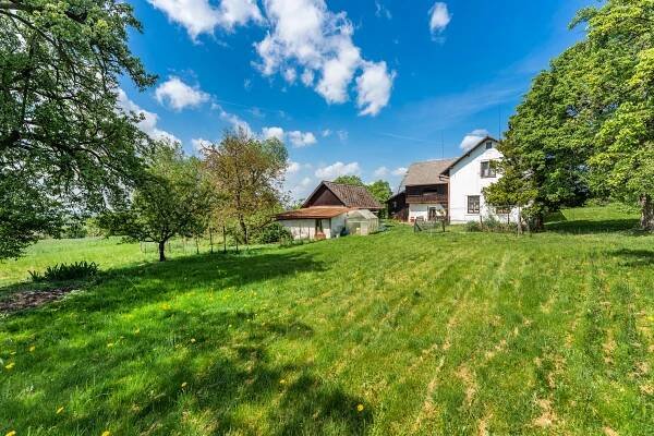 PRODÁNO – Zemědělská usedlost s obrovským pozemkem o ploše 3509m2, Turnov - Next Reality Exclusive