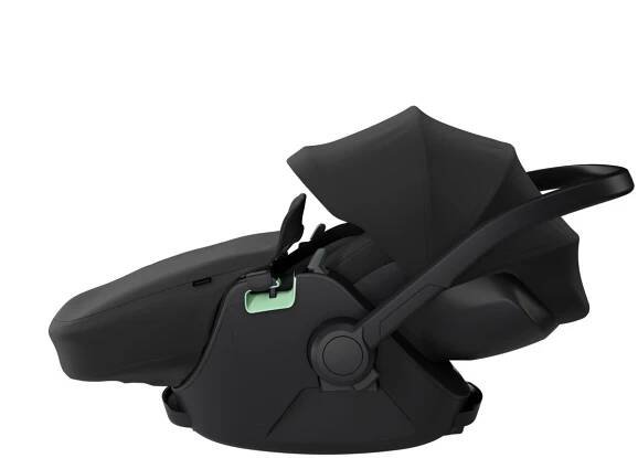 Akční set Autosedačka Thule Maple Black + Thule Alfi car seat ISOFIX base
