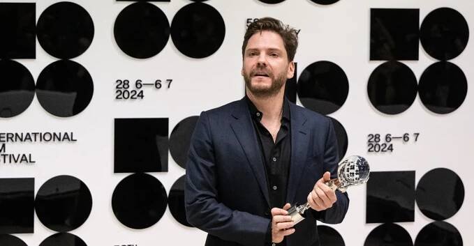 Ve Varech převzal cenu německý herec, režisér a producent Daniel Brühl
