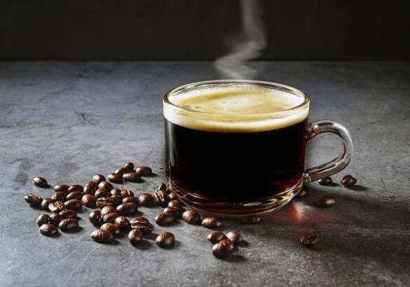 Zrnková káva si zachovává svou čerstvost a aroma mnohem déle než mletá.