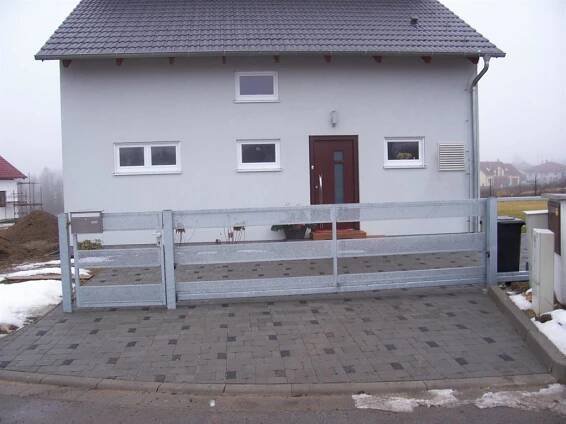 Posuvná brána a branka Třebíč