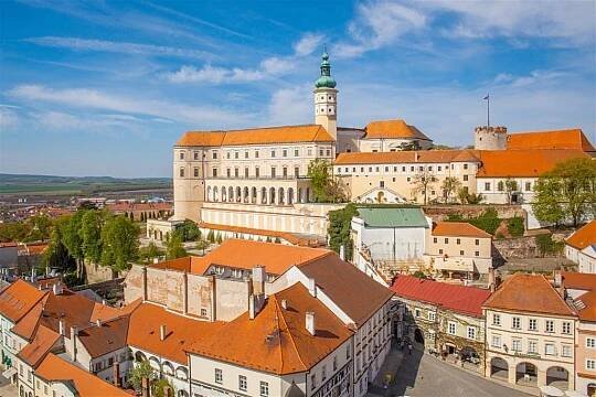 NOČNÍ OTEVŘENÉ SKLEPY, Hotel TEMPL - Mikulov